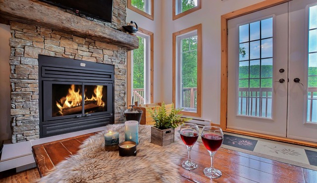 Chalet des Grands Espaces Verts- with spa and breathtaking waterfront views