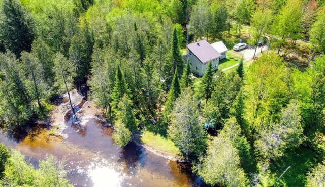 Chalet Des Rosiers - SPA and river access - Near Omega, Mont-Tremblant