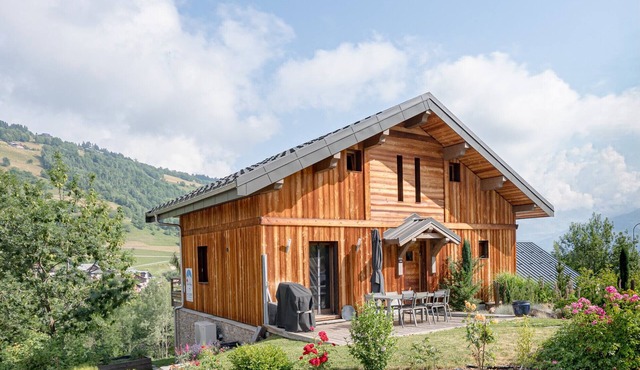 Chalet "Dolyo" with Mountain View, Private Terrace and Wi-Fi