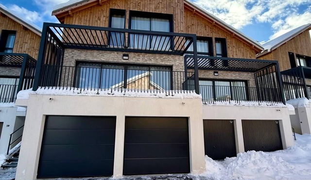 Chalet du Cerf Blanc Risoul 1850 New, bay window on terrace, 200m from the slopes