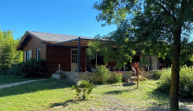 Chalet du Moulin des fontaines near the Pont du Gard