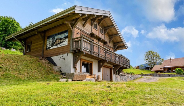 Chalet 'Du Piedmont' with Mountain View, Private Terrace and Wi-Fi