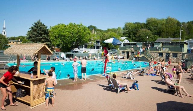 Chalet entre mer et montagne avec vue sur mer et plein soleil et nature