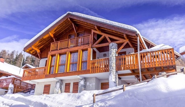 Chalet Ecureuil is located in the Chalets de Bellecote park and sleeps 10 people