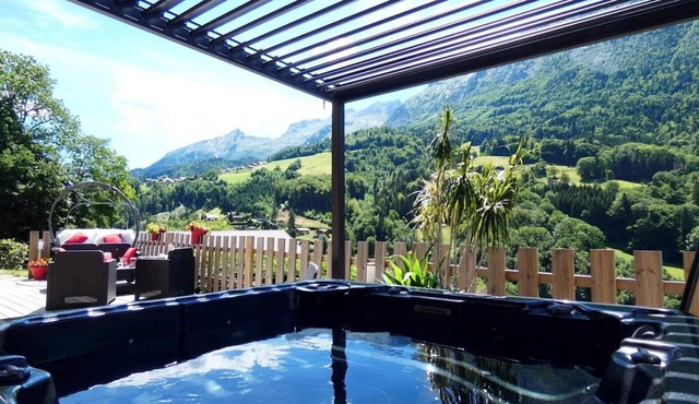 Chalet ECUREUIL domaine du FRAIZIER private jacuzzi, near ski resorts ANNECY