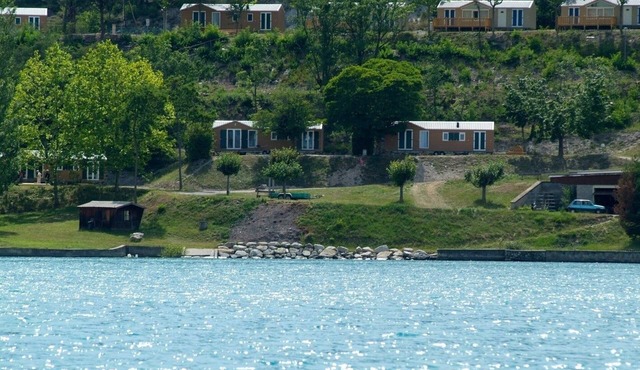 CHALET EDGE OF LAKE GREEN PONCON