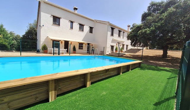 Chalet 'El Pinar De La Lobera' with Mountain View, Shared Pool and Wi-Fi