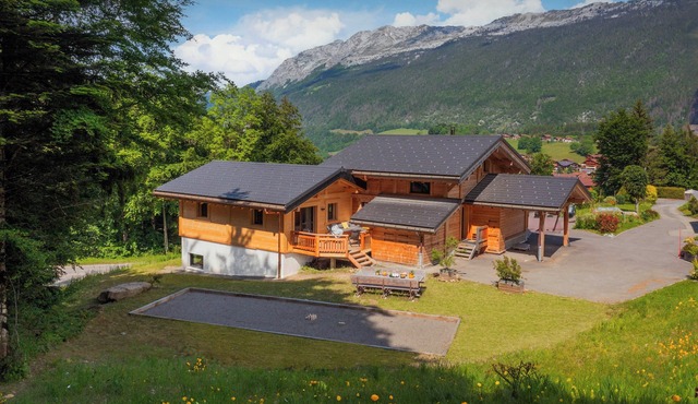 Chalet Elomaz for 14 (13 adults max) La Clusaz, indoor pool - OVO Network