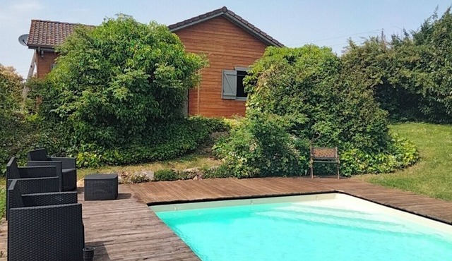 Chalet en bois avec piscine privée. Animaux acceptés