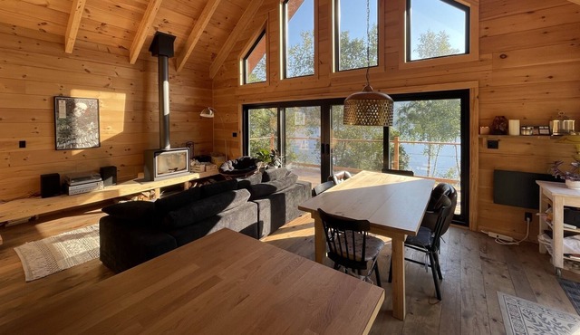 Chalet en bois bord de l’eau