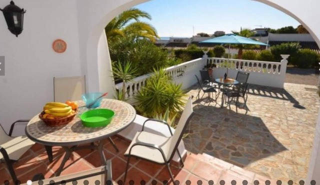 Chalet 'Encantadora Villa' with Sea View, Wi-Fi and Air Conditioning