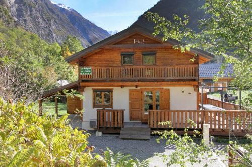 Chalet Enchanteur à Venosc avec Vue Panoramique et Jacuzzi