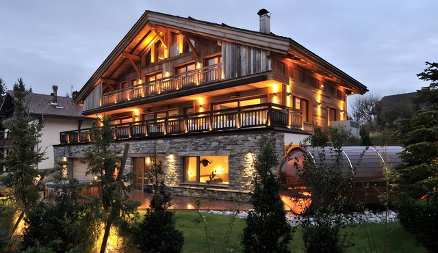 Chalet Enigma – Luxury at the Foot of the Slopes for 17 Guests with Spa