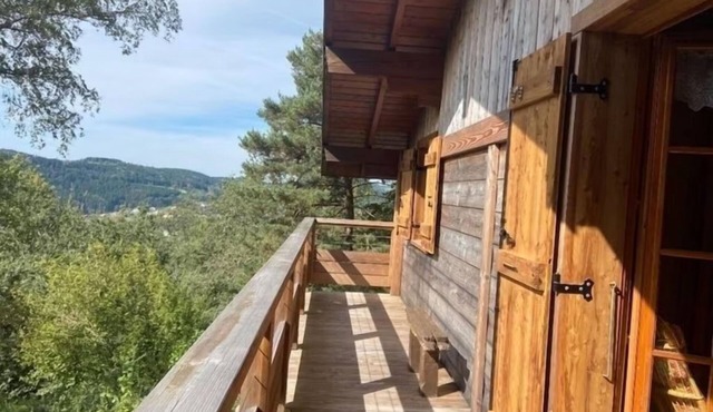 Chalet "Entierement Rénové au Calme" with Mountain View, Private Terrace & Wi-Fi