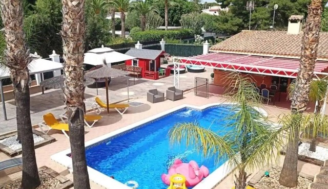 CHALET ELCHE, WIFI, FENCED SWIMMING POOL AND BARBEQUE