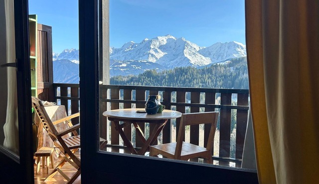Chalet 'Face Au Mont Blanc, South Facing' with Mountain View, Private Terrace & Wi-Fi