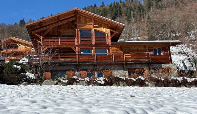 Chalet Facing Mont-Blanc: Breathtaking Mountain Views, Near Megève