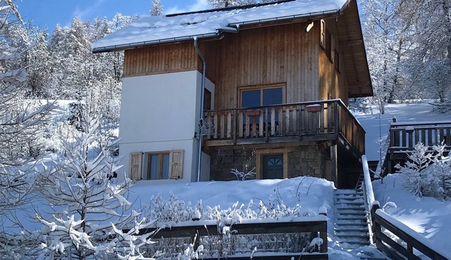 CHALET Familial 13pers -not overlooked, breathtaking view of the lake-LES ORRES