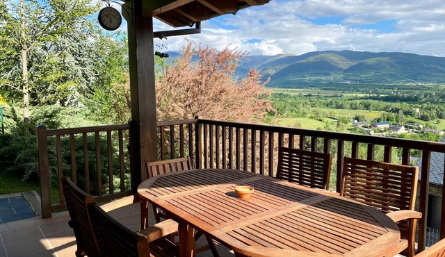 Chalet Familiar con Espectaculares Vistas