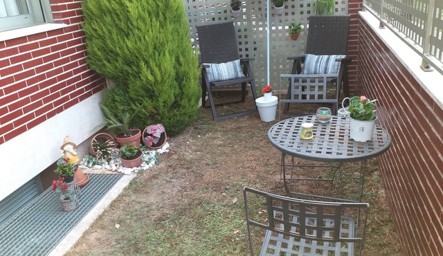 Chalet Familiar Tranquilo con Garaje Cerrado, Terraza y Jardín Para Descansar