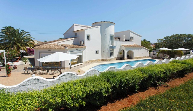 Chalet Felizia, top location, large pool. Comfort and tranquility,max 16 guests,