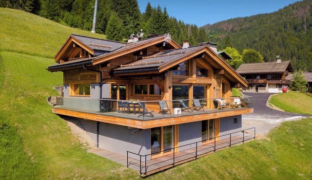 Chalet Fernand - La Clusaz stylish stay for 10 with spa - OVO Network