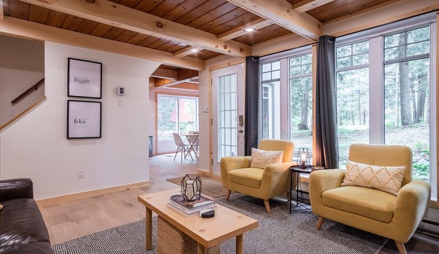 Chalet Finland, Turn Key Amenities + Pet Friendly + Dedicated Workspace with Hi Speed WiFi