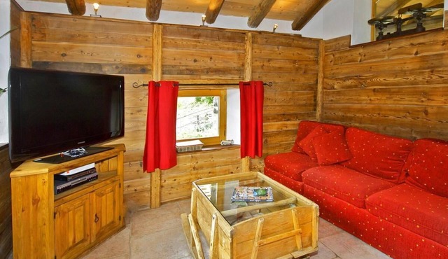 Chalet, fitness, sauna, balcony, fireplace or stove, parking, tv, ski locker, 230m²