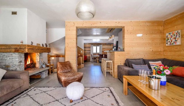 Chalet, fitness, sauna, terrace, balcony, fireplace or stove, parking, tv, ski locker, 230m²