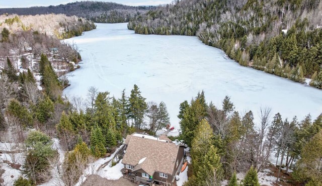 Chalet Flora | HotTub | Lake | Kayaks & Paddle SUP