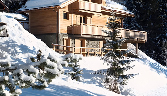 Chalet 'Fnire' with Mountain View, Shared Pool and Wi-Fi