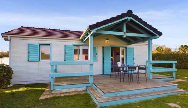 Chalet for 4 in a residence with swimming pool