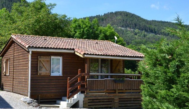 Chalet for 4 with terrace in Roquefeuil