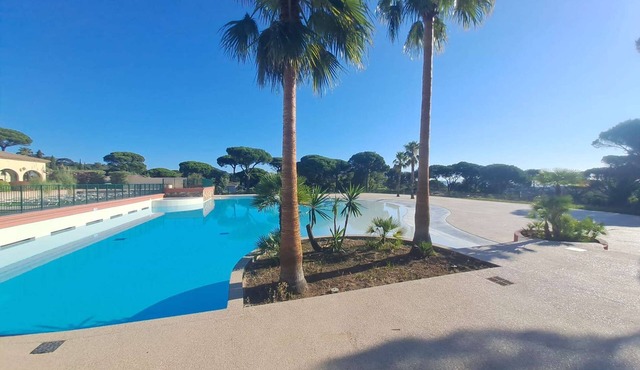 Chalet for 5 people in a wooded domain in the Gulf of St-Tropez