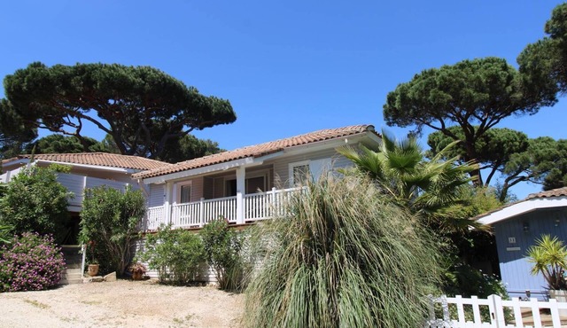 Chalet for 6 people at Oasis Park in Gassin