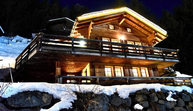 Chalet for 8 people : 2 bedrooms with double bed - 1 bedroom with twin beds - 1 bedroom with bunk be