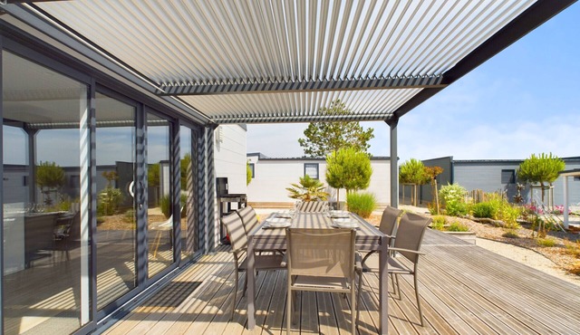 Chalet for 6, holiday residence with swimming pool