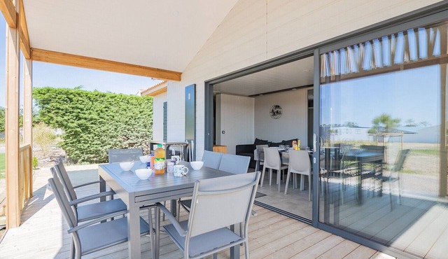 Chalet for 6, holiday residence with swimming pool