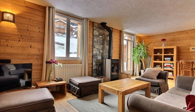 Chalet for 12 in La Plagne with sauna, jacuzzi and pets allowed