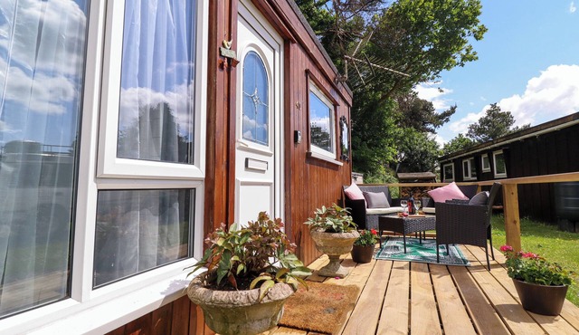 CHALET FORTE, pet friendly, with a garden in Aberdovey