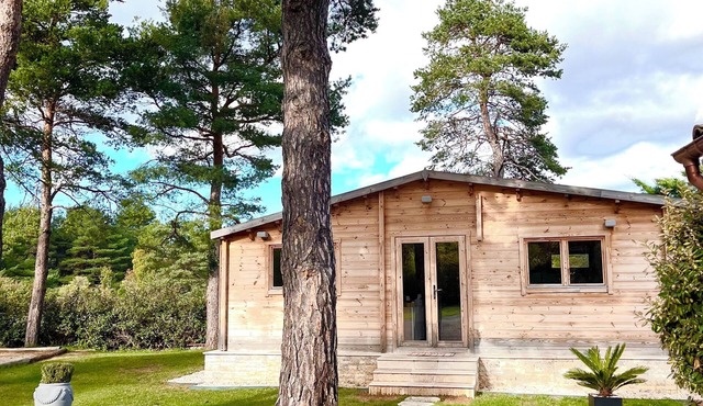 Chalet au Calme Avec Piscine et Grand Jardin