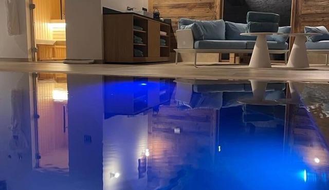 Chalet 5* with swimming-pool, ski in/out and view on Mont-Blanc, 10 people