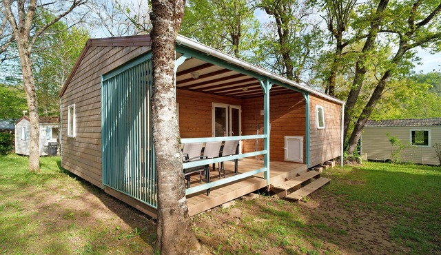 Chalet “Le Convivial Cottage” with Shared Pool, Wi-Fi, and Air Conditioning