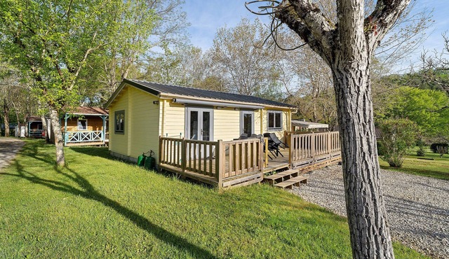 “Chalet” with Shared Pool, Wi-Fi, and Air Conditioning