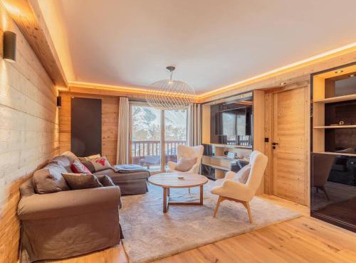 Chalet rénové avec spa, piscine et parking, pied des pistes - FR-1-461-11