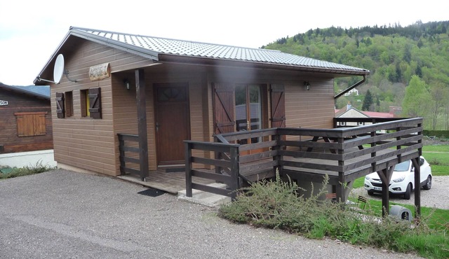 Chalet at the foot of the Alsace balloon near shops, while being quiet
