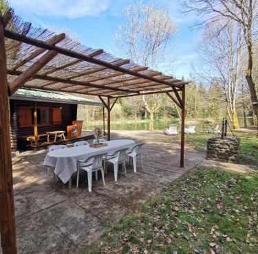 Chalet - gîte avec étang
