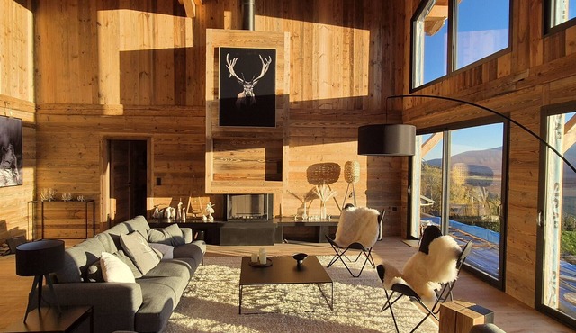 Chalet 'G2' with Lake View, Private Terrace, and Wi-Fi