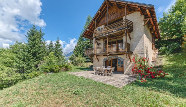 Chalet 'Gabbro- Moderne Tout Confort' with Mountain View, Private Terrace and Wi-Fi