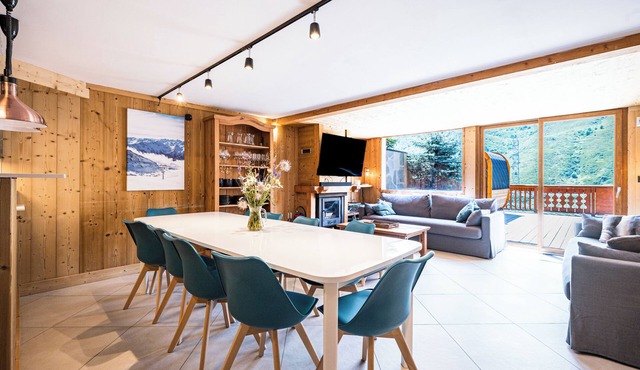 Chalet Gabrielle Half Board – Ski-In/Ski-Out, Fireplace, Jacuzzi, Sauna, Comfort & Lake View